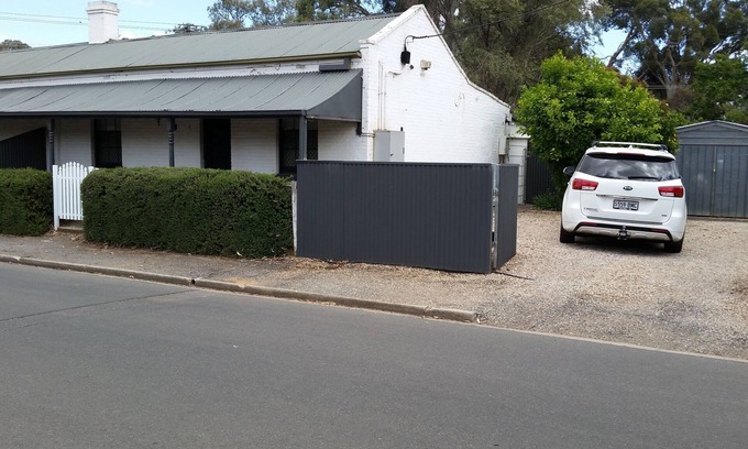 Gawler Cottage | Cameron Street Cottage, Walk to Gawler's Main Street