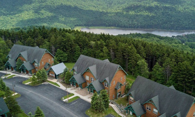 Snowshoe House | Camp 4 #2: 2 Bedrooms, 2.5 Baths: Slope Side, Gas Fireplace.