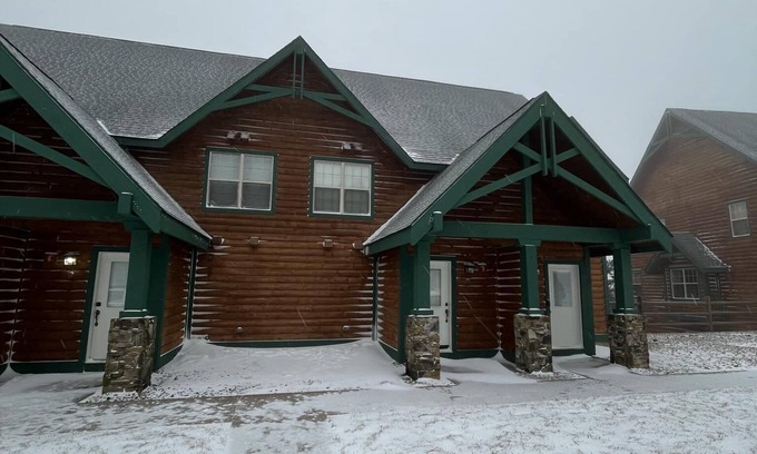 Snowshoe House | Camp 4 #7: 2 Bedrooms, 2.5 Baths: Slope Side, Gas Fireplace.