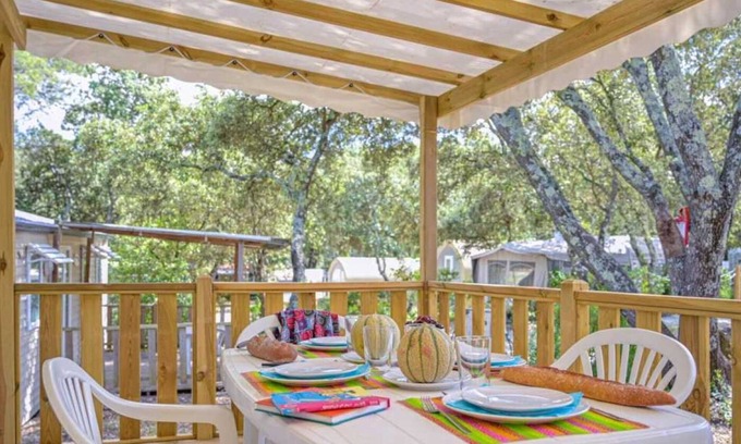 Castries House | Camping 3 étoiles - Piscine - ccbbgii