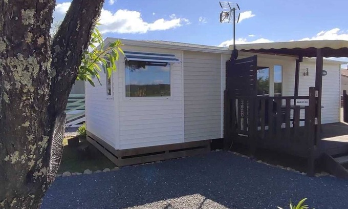 Massillargues-Attuech House | Camping 3 étoiles - Piscine - eebic0