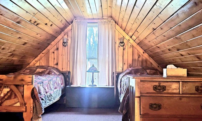 Ringgold Cabin | Camping at its finest! Bring your hunting party, sleeps 12ppl