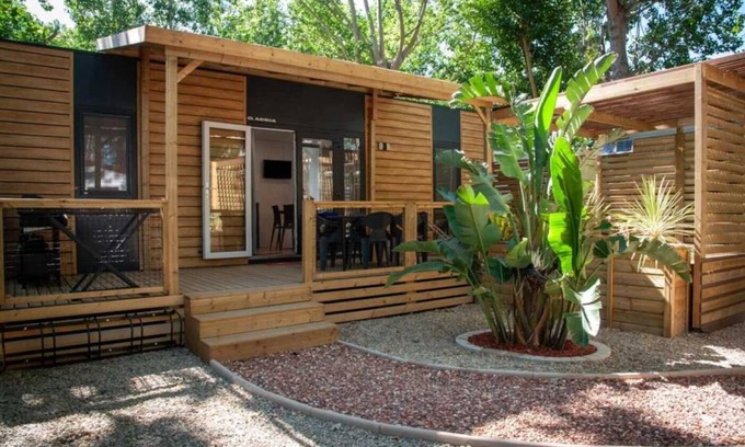 Villeneuve-les-Beziers House | Camping 4 étoiles - Piscine - ccaffcg