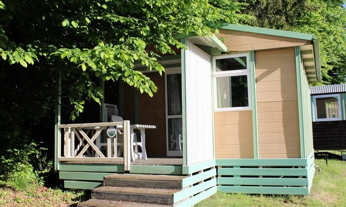 Miribel-les-Echelles Ski Chalet | Camping Le Balcon de Chartreuse* - Chalet Bouton d'Or 4 People