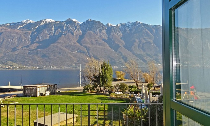 Campione del Garda Apartment | Campione Splendid View beach front