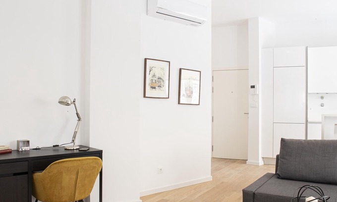 Santa Isabel Apartment | Campo de Ourique Modern Bright Apt with AC