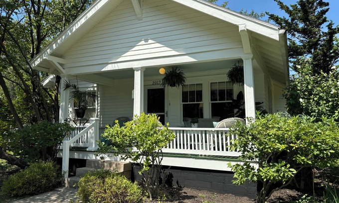 Bloomington Cottage | Campus Cottage 3 blocks to IU: Special This Weekend Only!