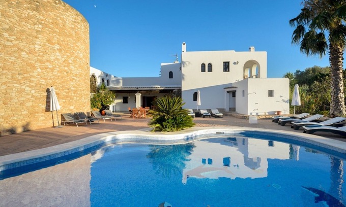 San Antonio Bay Villa | Can Mestre is a huge Villa near to San Antonio