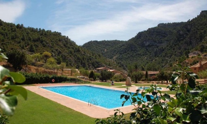 Prat de Comte Ski Chalet | Can Miqueló: Casa familiar rústica