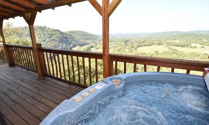 Eureka Springs Cabin | Can-U-Canoe Riverview Warm-Cozy Cabin Outstanding River View