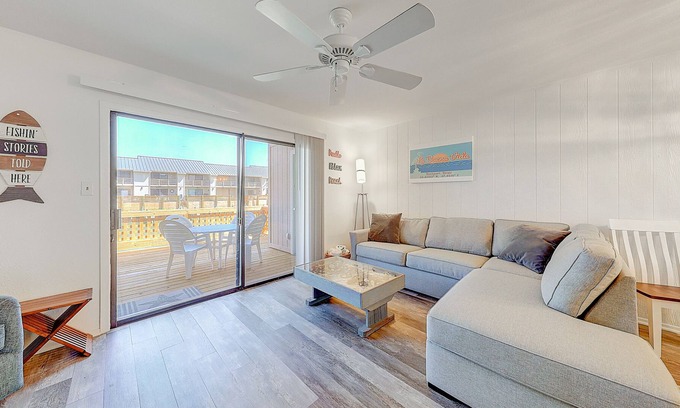 Harbor Oaks Condo | Canal-front condo with deck, balcony, grill, pool, dock, & tennis - near beach