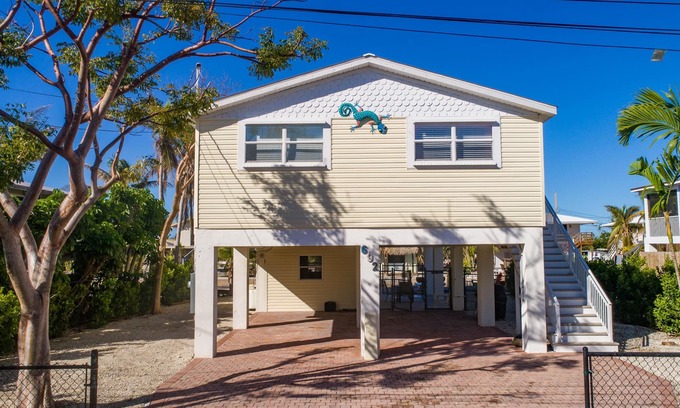 Little Torch Key House | Canal Front Pool Home (BPL 2070)