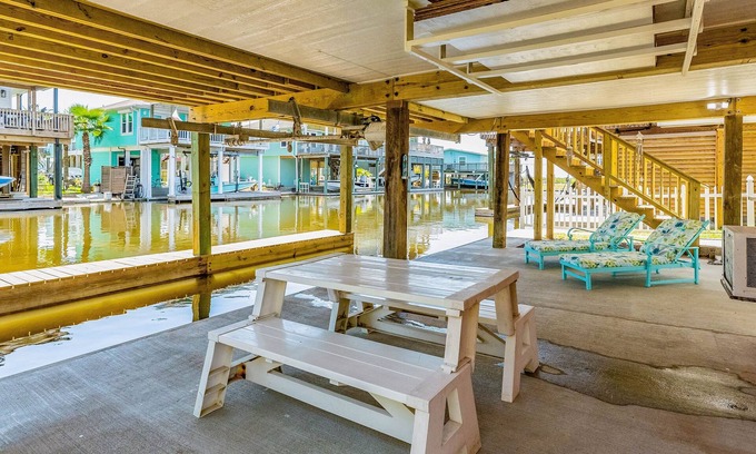 Jamaica Beach Cottage | Canal-View Home w/Shared Pool & Boat Slip, Fish From Deck - Dogs OK