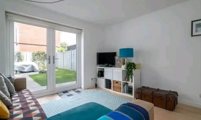 Camden Town House | Canal View House | 2BR with Garden & Parking