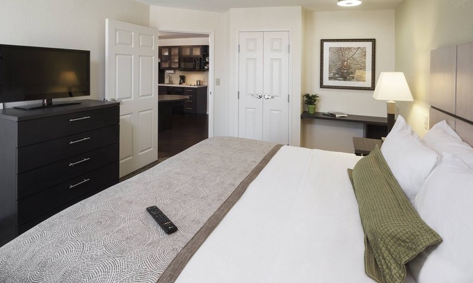 Chester Hotel | Candlewood Suites Chester - Philadelphia International Airport by IHG