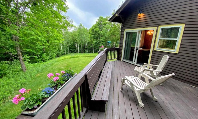 Franconia House | Cannon four bed three bath slopeside home Steps to Mittersill and slopes