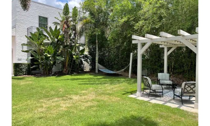 College Park House | Canterbury Carriage House- private space
