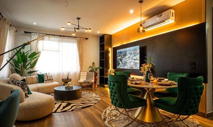 Labadi Apartment | Cantonments Lux 2BR,6mins to airport with balcony,fast WiFi,Nespresso,Pool &Gym