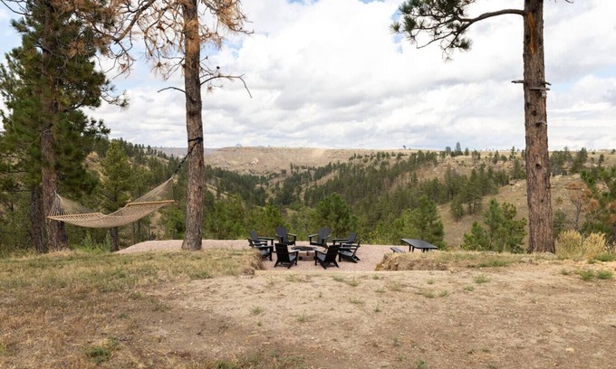 Moorcroft Apartment | Canyon Hideout at Devils Tower
