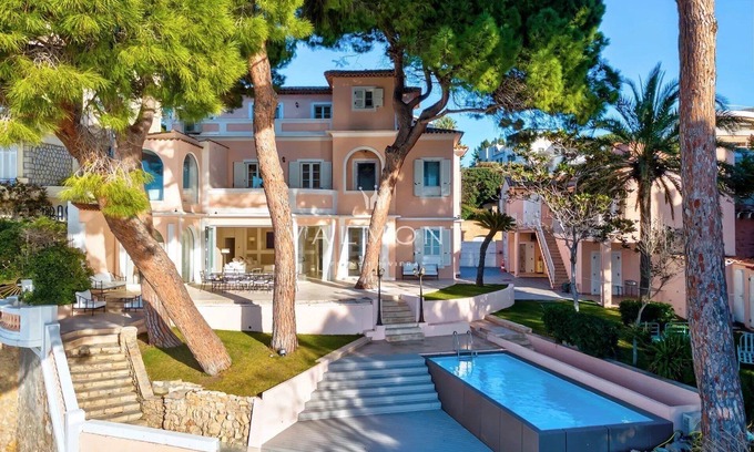 Juan-les-Pins Villa | Cap Antibes Super Villa with direct sea access