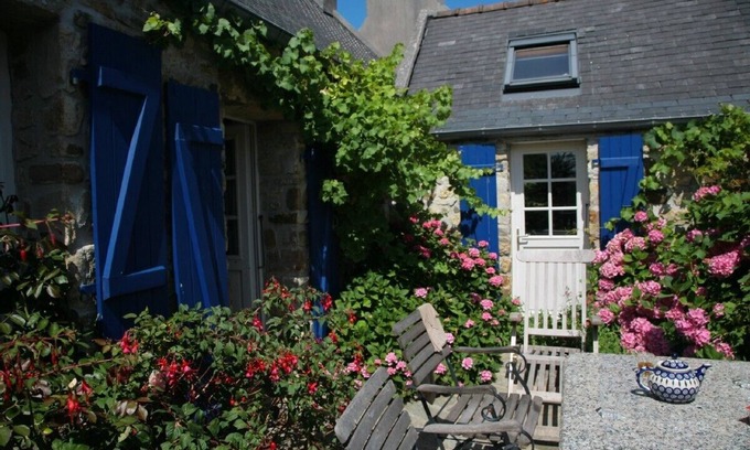 Crozon House | Cap de la Chevre, Kerdreux, romantic natural stone house, 7 minutes walk from the sea