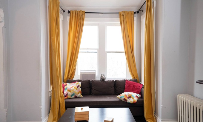 Stanton Park Bed & Breakfast | Cap Hill One-level Loft-style 2 Bedroom , FREE Parking, Blocks to Capitol
