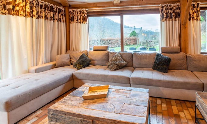 Membre House | Capacious holiday home in Membre with garden