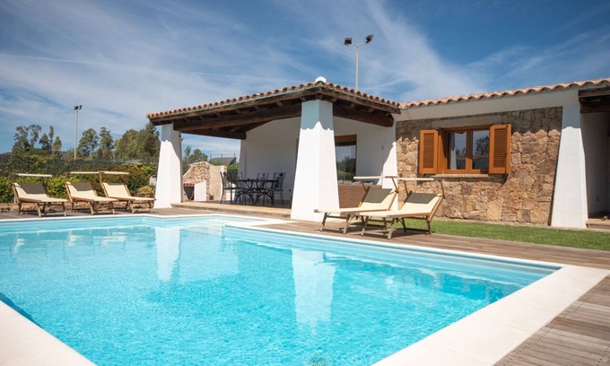 Budoni Villa | " Capannizza Villas " , Stige , PRIVATE HEATED POOL ,600 meters from the beach