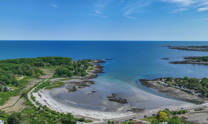 Cape Neddick House | Cape Neddick Coastal Hideaway – New England Charm! Walk to Beach