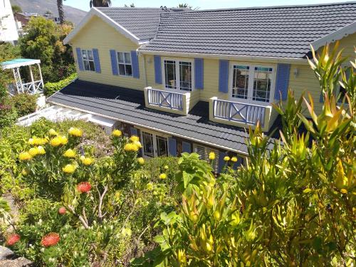 Camps Bay House | Cape Rose Cottage - Penthouse in Camps Bay