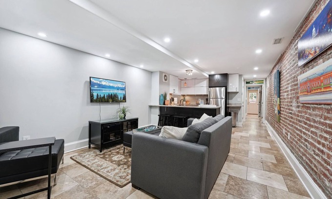 Southeast Apartment | Capitol Hill-SLPS 4-Walk 2 blk Metro/Cafes