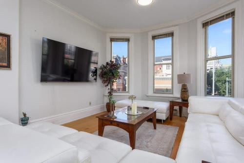 Downtown Harrisburg Apartment | Capitol View Retreat - 2F Fast Wi-Fi Spacious