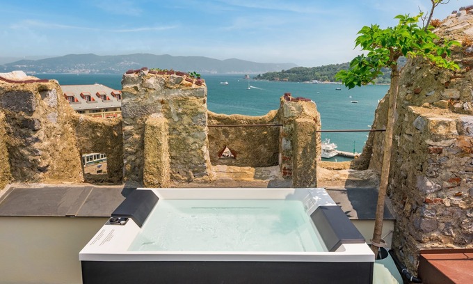 Portovenere Villa | Capitolare Tower