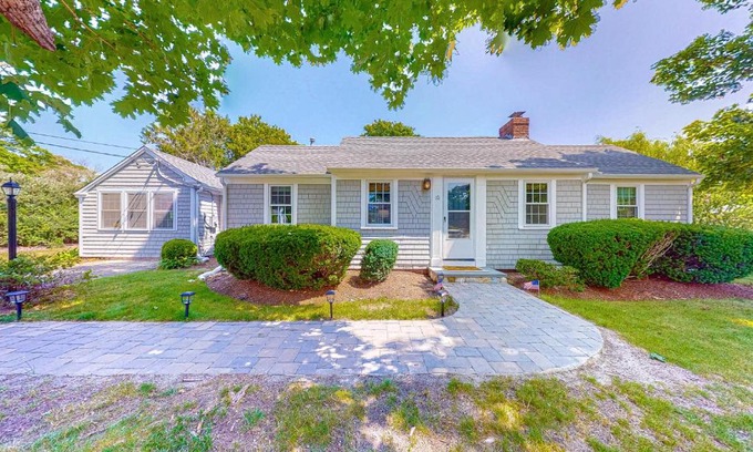 West Yarmouth House | Captain Clark's