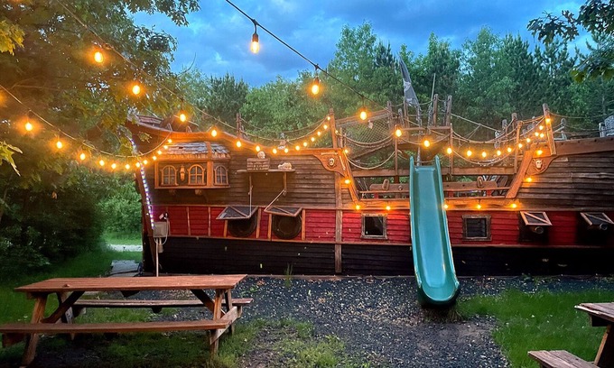 Lyndon Station Cabin | Captain Morgan's Pirate Ship Cabin! 15 mins Near the Dells