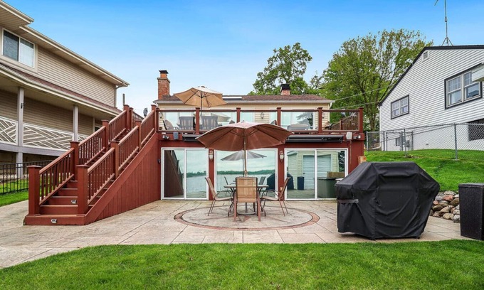 Fox Lake House | Captain's Quarters 2/2 Lake Life Dream Home
