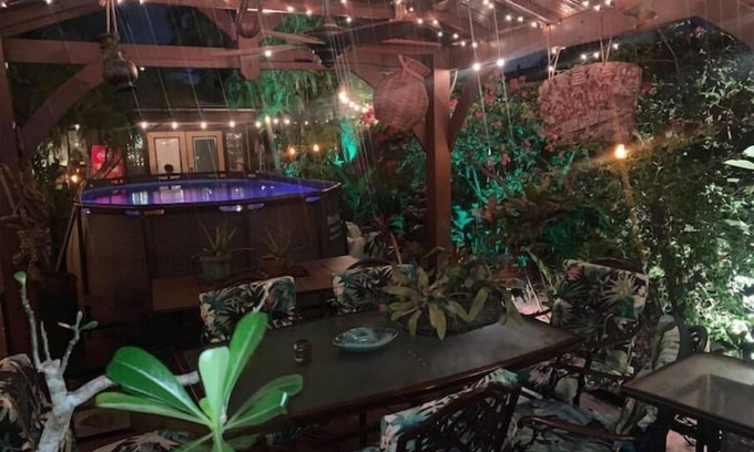 Southside Apartment | Captin' Joe's Tropical Palm Beach Hot Tub Hideaway