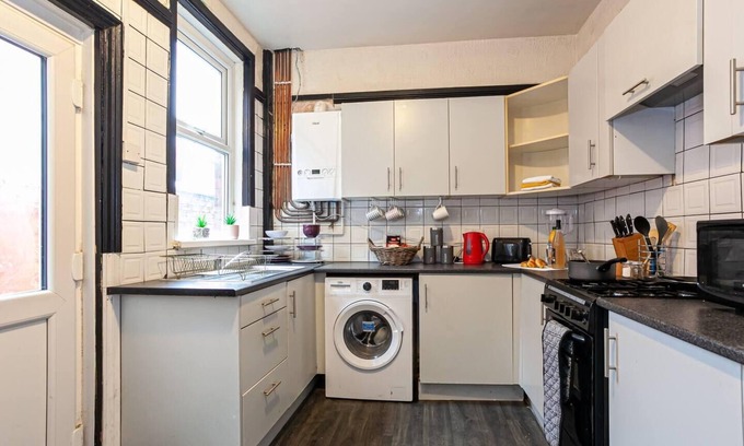 Horwich House | Captivating 5-Bed House in Horwich Bolton