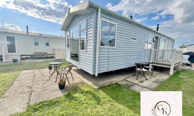 Mablethorpe Cabin | Caravan in Mablethorpe- 2bed-PetsOk-Sleeps6-Wifi