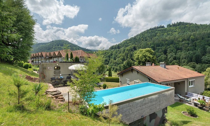 Bad Wildbad House | Caravan 'Poolhouse' with Mountain View, Private Pool and Wi-Fi