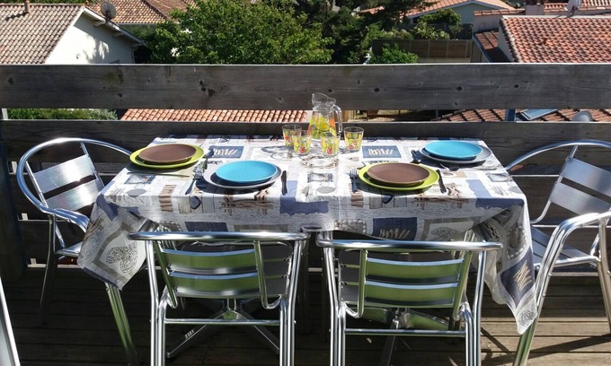 Carcans Plage Apartment | Carcans Plage Apt with view of dunes ideal for beach and restaurants