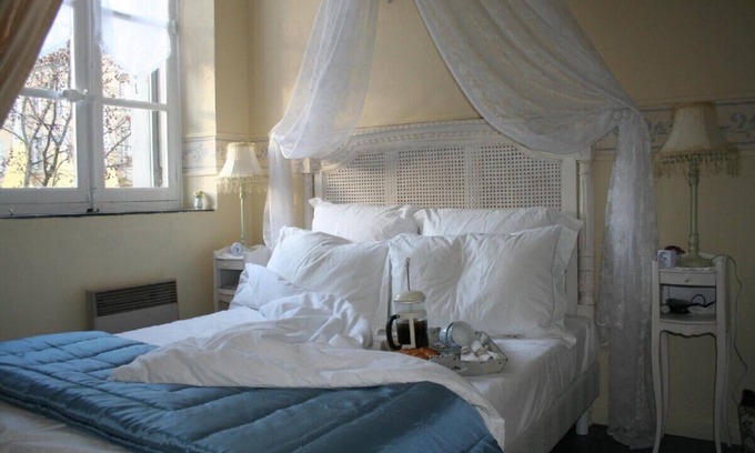 Bastide Saint-Louis Apartment | Carcassonne, elegant apartment overlooking central square