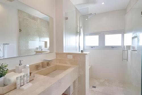 Juan Dolio - El Pueblo Apartment | Caribbean Sea Waves View, Beachfront Apt.