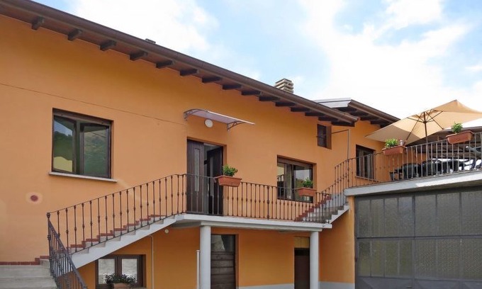 San Pietro Sovera Apartment | Carlazzo Apartment, Sleeps 6 with Free WiFi