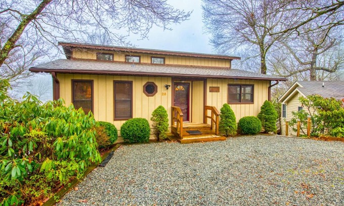 Newland House | Carlson's Crawdad Corner