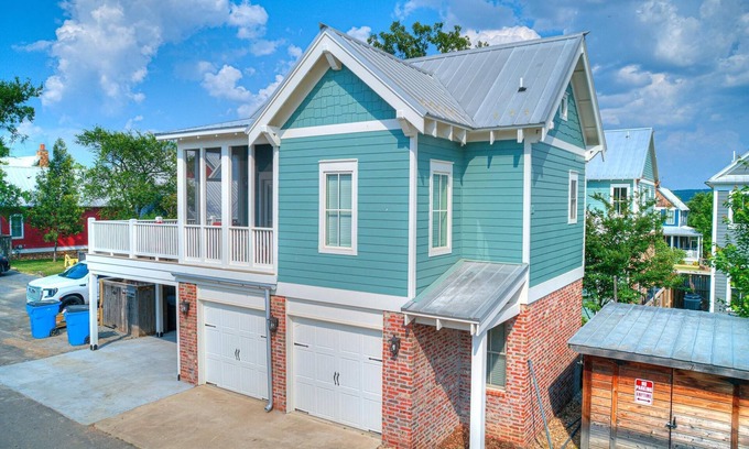 Carlton Landing Apartment | Carlton Landing! Cozy Garage Apartment close to all amenities!