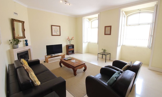 Sacramento Apartment | Carmo 15 - Chiado Large Apartment with Castle View in Perfect Location