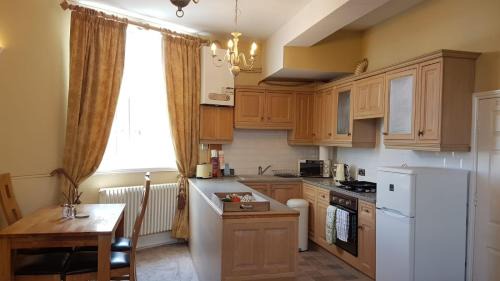 Swinton Apartment | Carnegie Library: Austen Apartment 2 bedroom