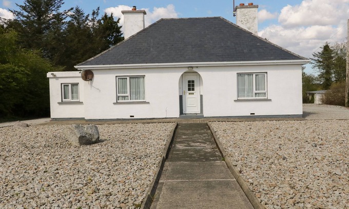 Dungloe Cottage | CARNMORE COTTAGE, family friendly in Dungloe, County Donegal