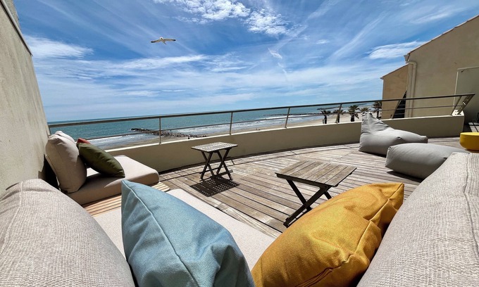 Carnon-Plage Apartment | Carnon Beach Front: Sea view terrace apartment, air-conditioned, 2 bedrooms wifi